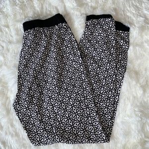 New Look Black and Off-White Pattern Joggers Size